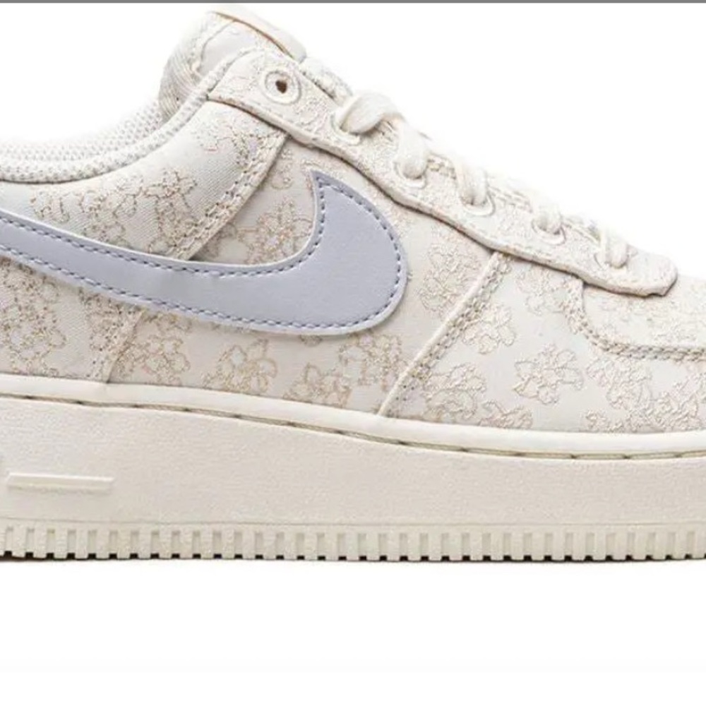 NEW Nike AIR FORCE 1 '07 SE JACQUARD GOLD FLORAL EMBROIDERY WOMANS SIZE 5